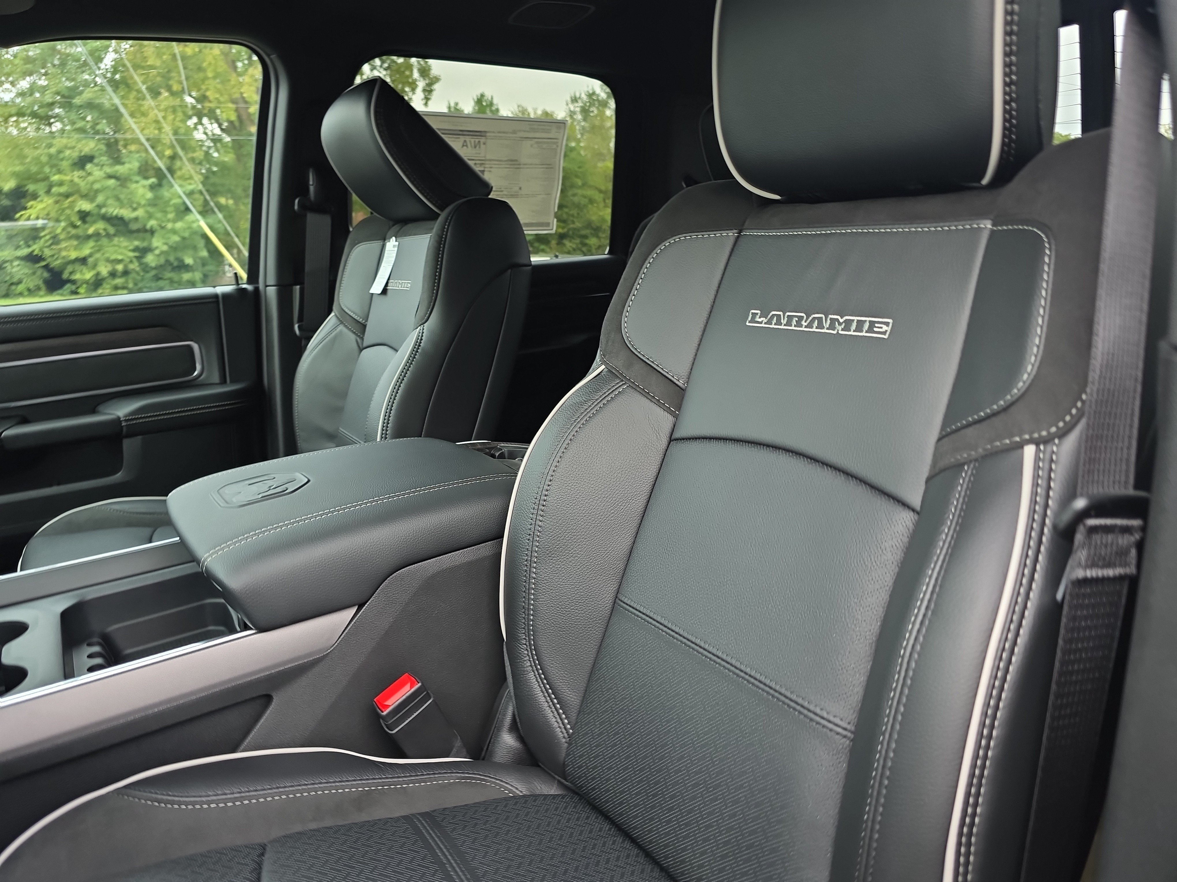 New 2027 RAM 3500 4x4 Crew Cab DRW image 4