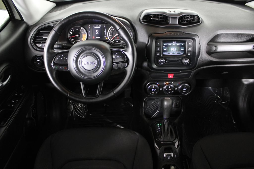 Used 2017 Jeep Renegade Altitude FWD image 6