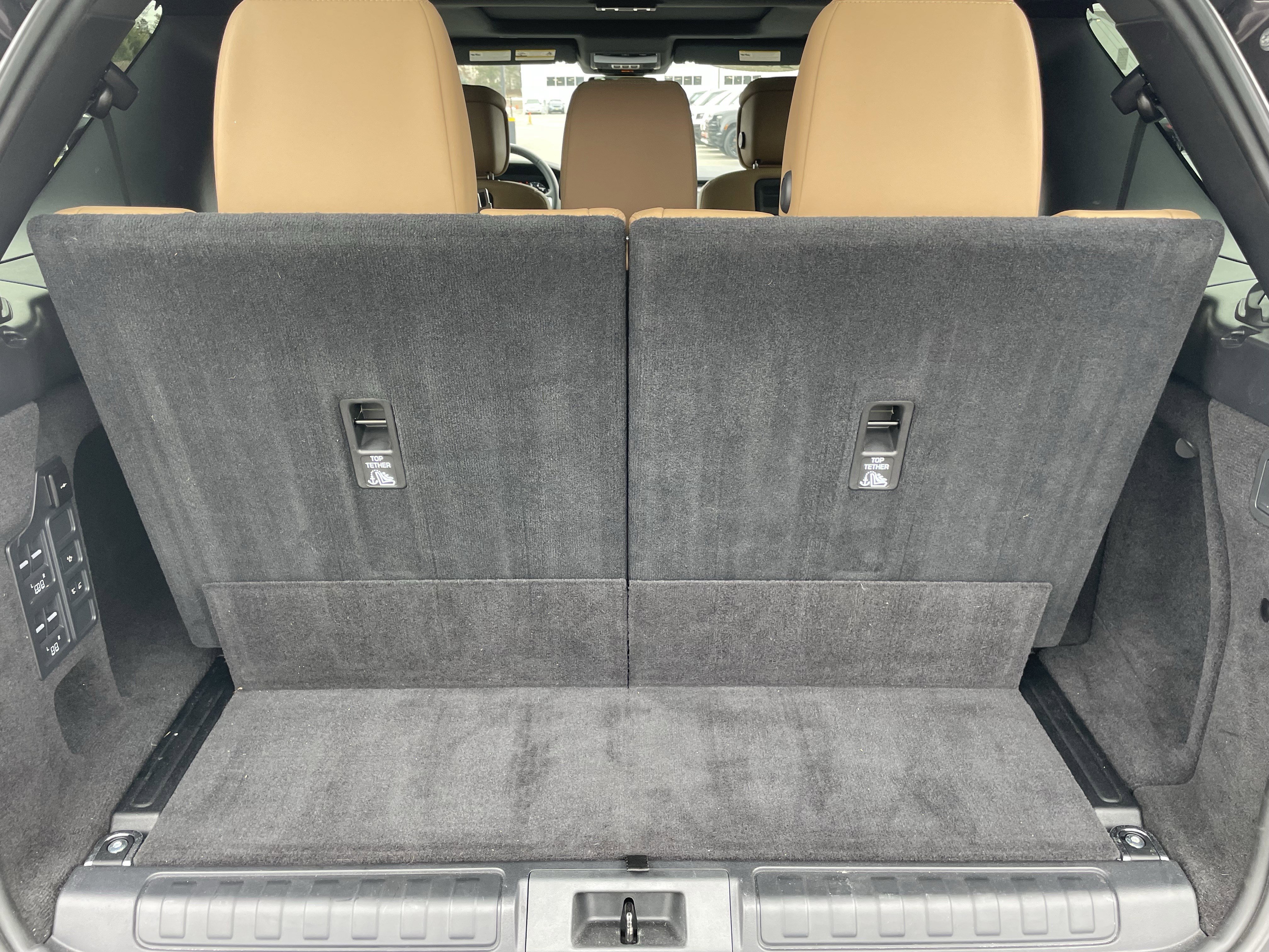 Certified 2024 Land Rover Discovery Dynamic SE image 38