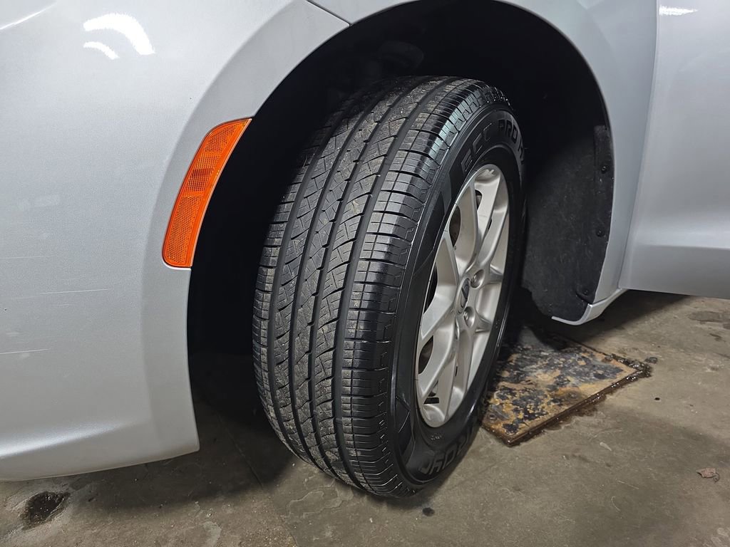 Used 2023 Chrysler Pacifica Touring-L image 33