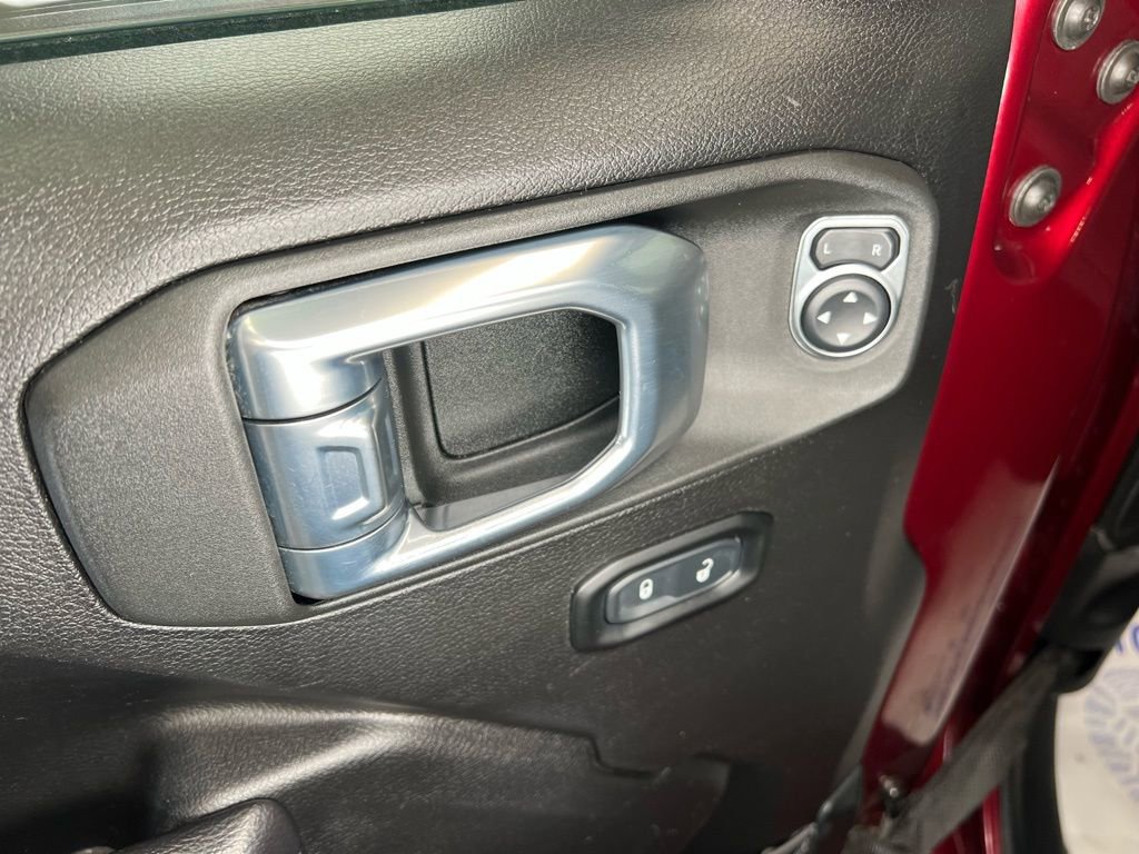 Used 2021 Jeep Wrangler Unlimited Rubicon w/ Cold Weather Group AWD/4WD image 15