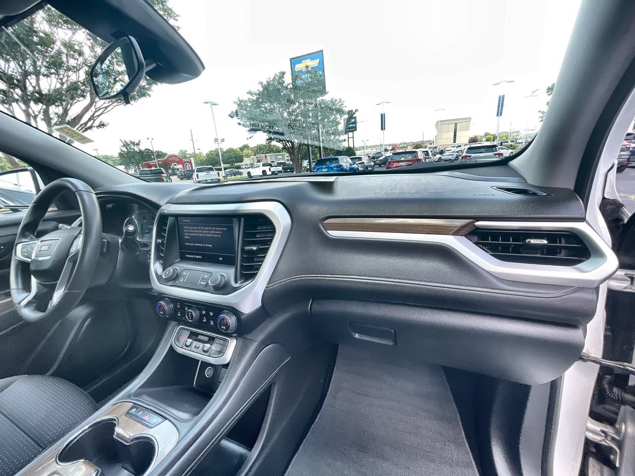 Used 2023 GMC Acadia SLE FWD image 28
