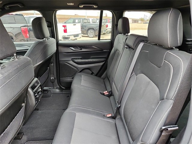 Used 2024 Jeep Grand Cherokee Laredo w/ Trailer Tow Package image 9