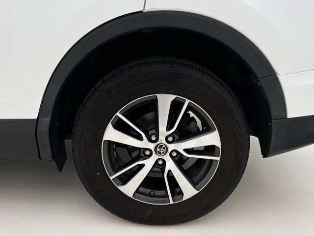 Used 2018 Toyota RAV4 XLE AWD/4WD image 25