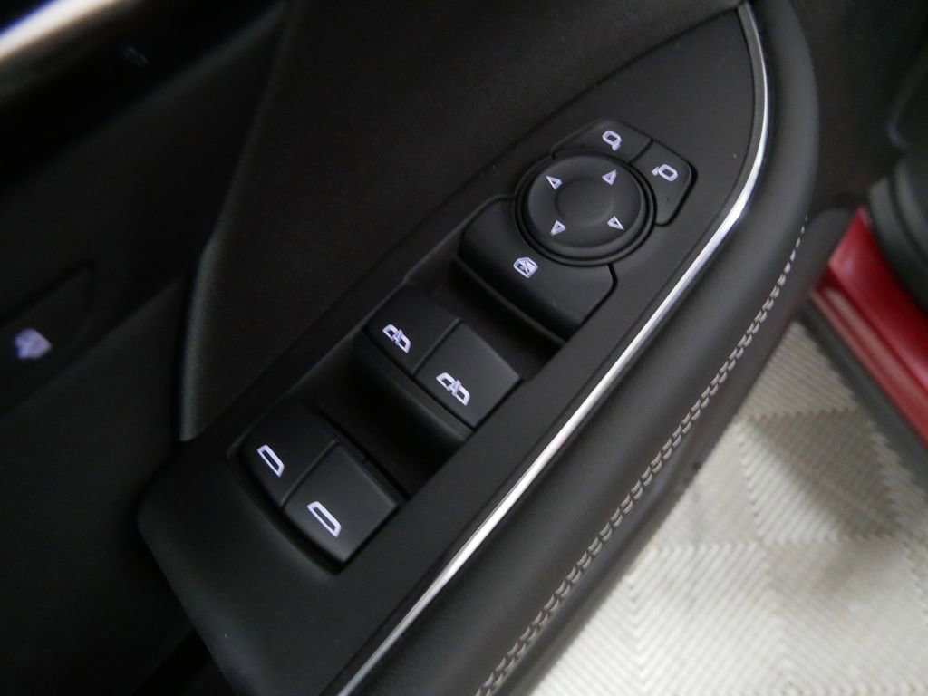 Used 2023 Buick Envision Essence image 13