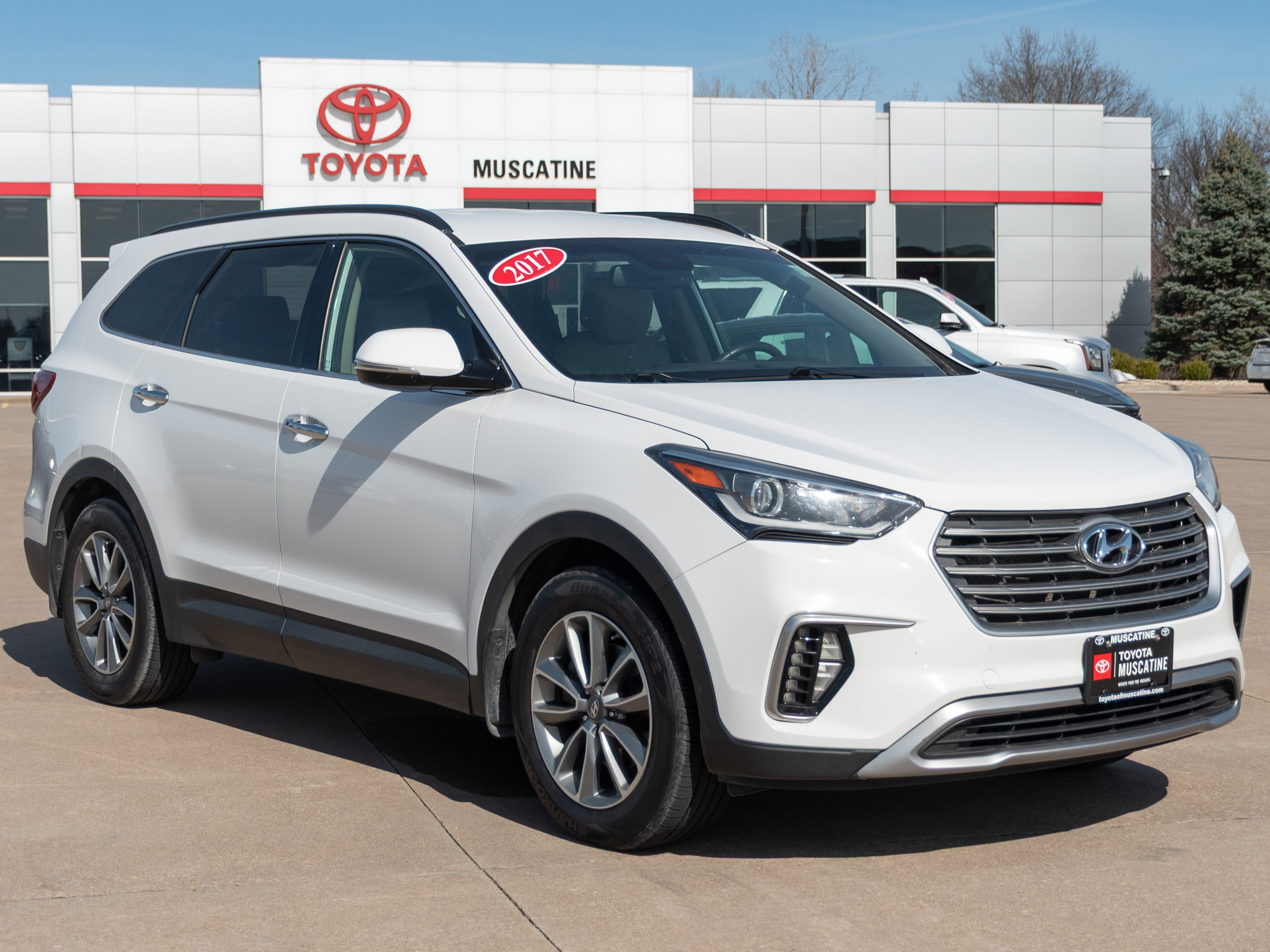 Used 2017 Hyundai Santa Fe Limited w/ Cargo Package AWD/4WD image 1