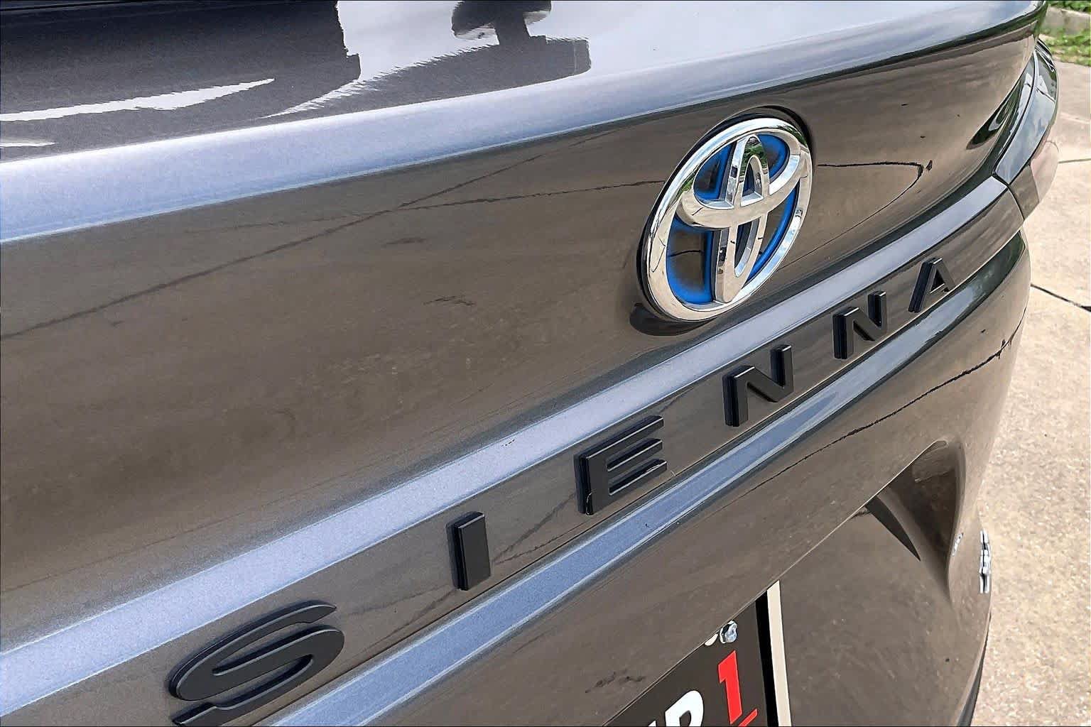 Used 2025 Toyota Sienna XLE FWD image 29