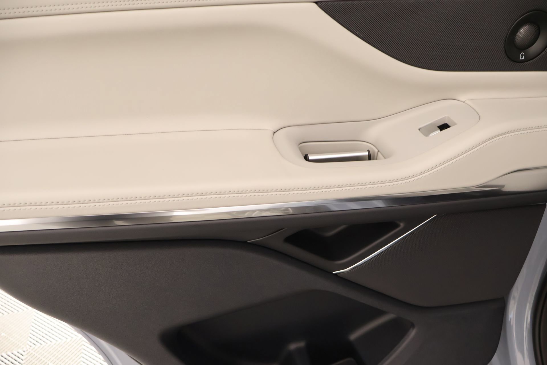 New 2026 Lincoln Navigator Premiere AWD/4WD image 17