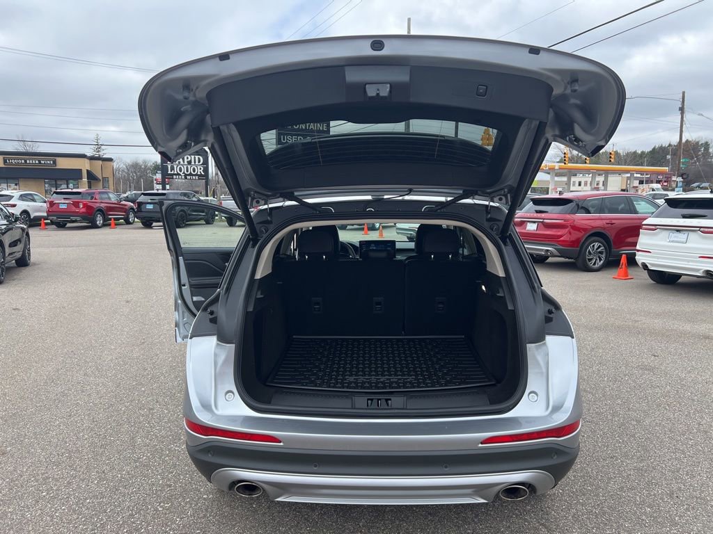 Used 2024 Lincoln Corsair AWD w/ Equipment Group 101A image 11