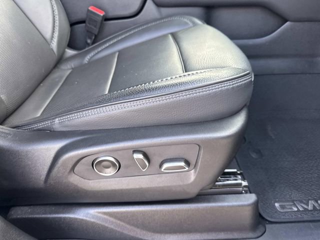 Used 2025 GMC Yukon Denali image 30