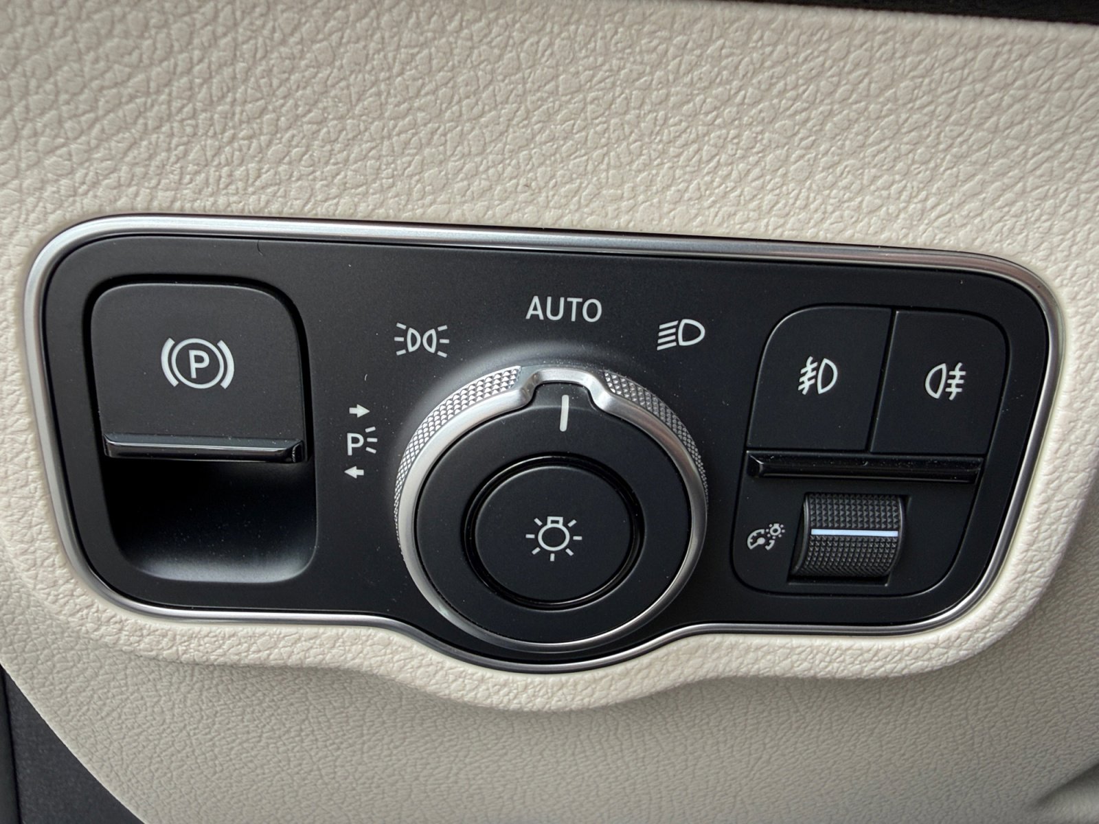 Certified 2026 Mercedes-Benz GLB 250 4MATIC image 28