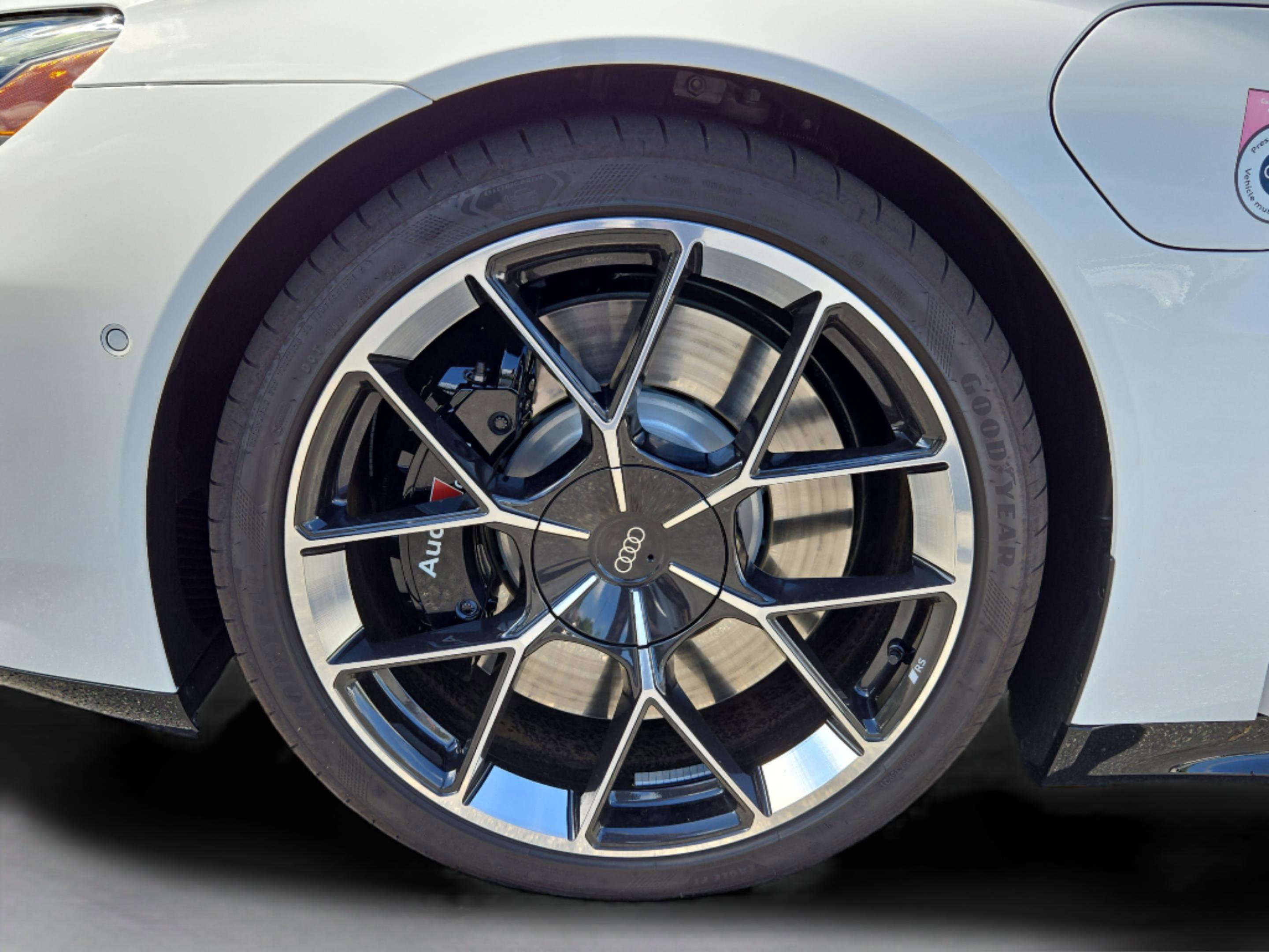 New 2025 Audi RS e-tron GT performance image 30