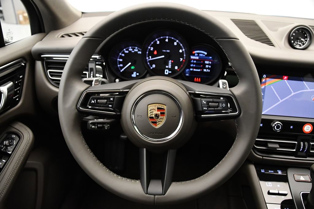 Used 2025 Porsche Macan image 20