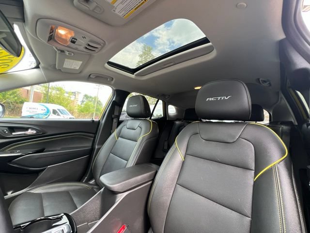 Used 2025 Chevrolet Trax ACTIV w/ Sunroof Package FWD image 22