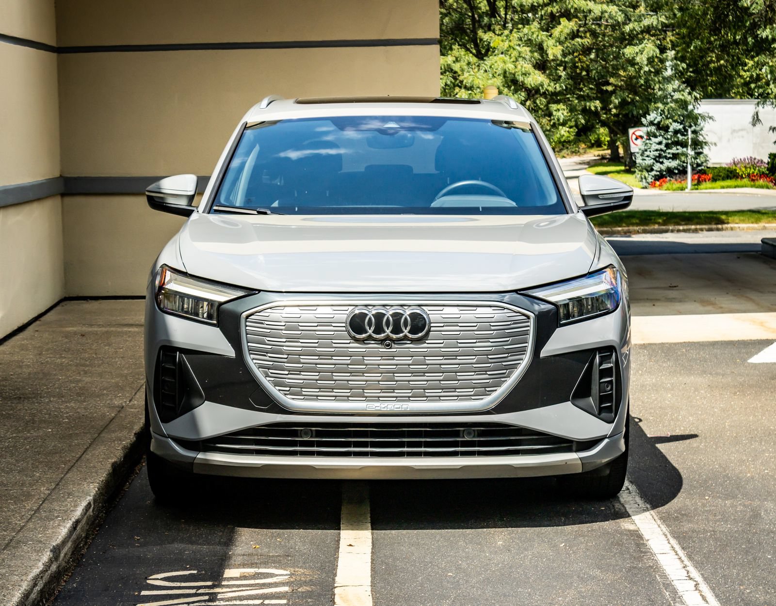 Used 2023 Audi Q4 e-tron Premium w/ Convenience Package RWD image 2