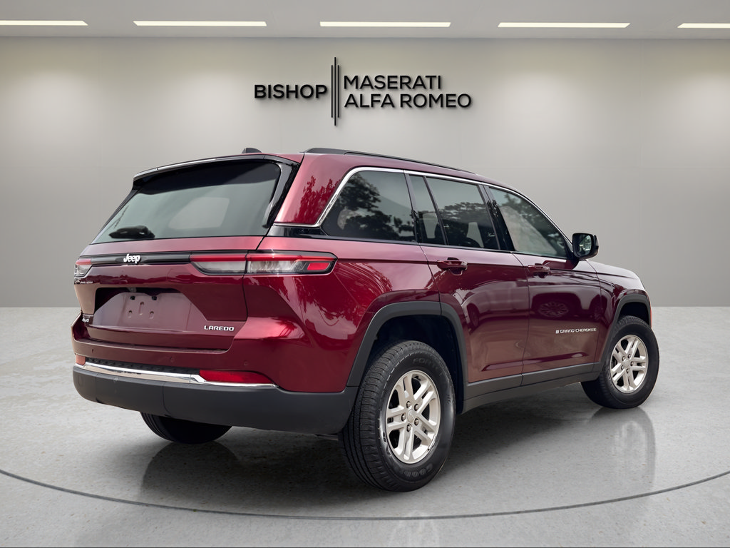 Used 2025 Jeep Grand Cherokee Laredo AWD/4WD image 5