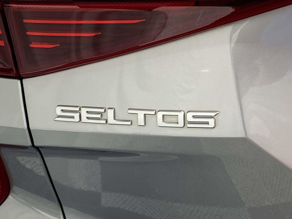 Used 2022 Kia Seltos Nightfall Edition image 8