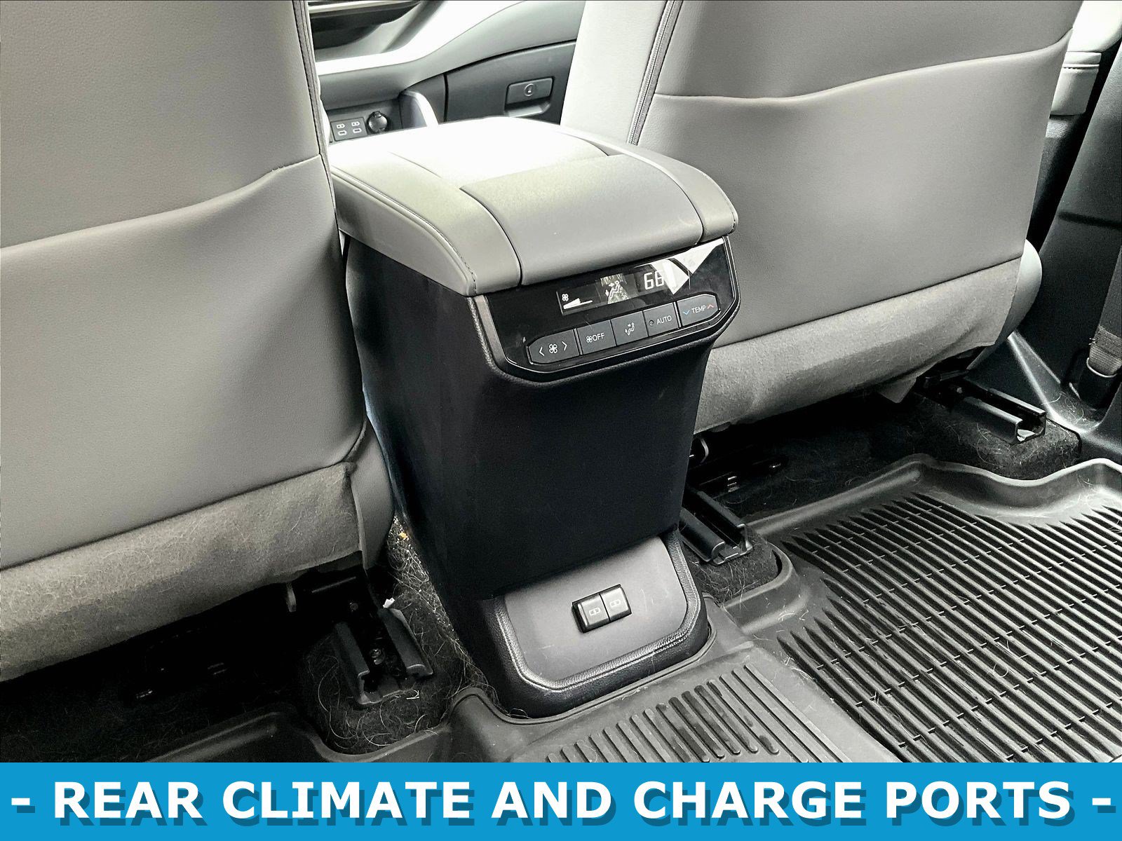 Used 2024 Toyota Highlander XLE AWD/4WD image 10