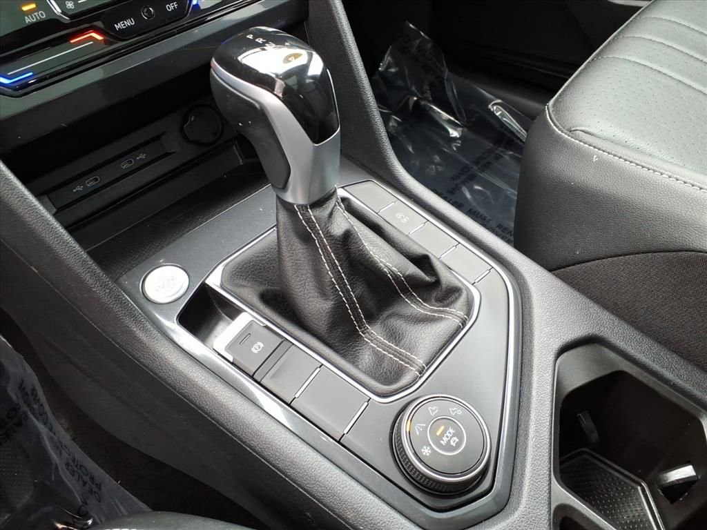 Used 2022 Volkswagen Tiguan SE w/ Panoramic Sunroof Package image 15