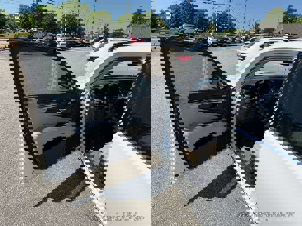 Used 2013 Lexus LS 460 w/ Comfort Pkg RWD image 9