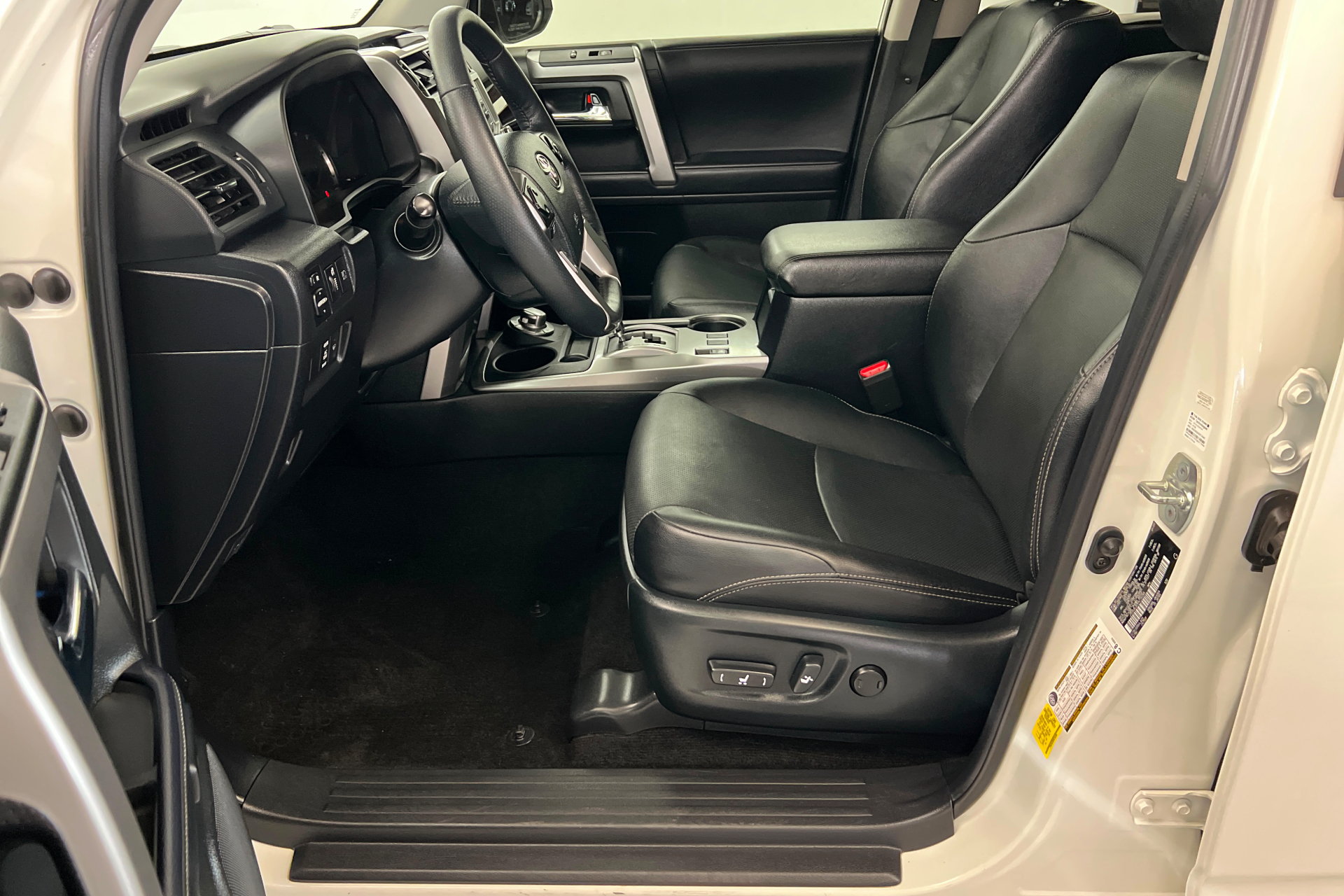 Used 2023 Toyota 4Runner Limited AWD/4WD image 18