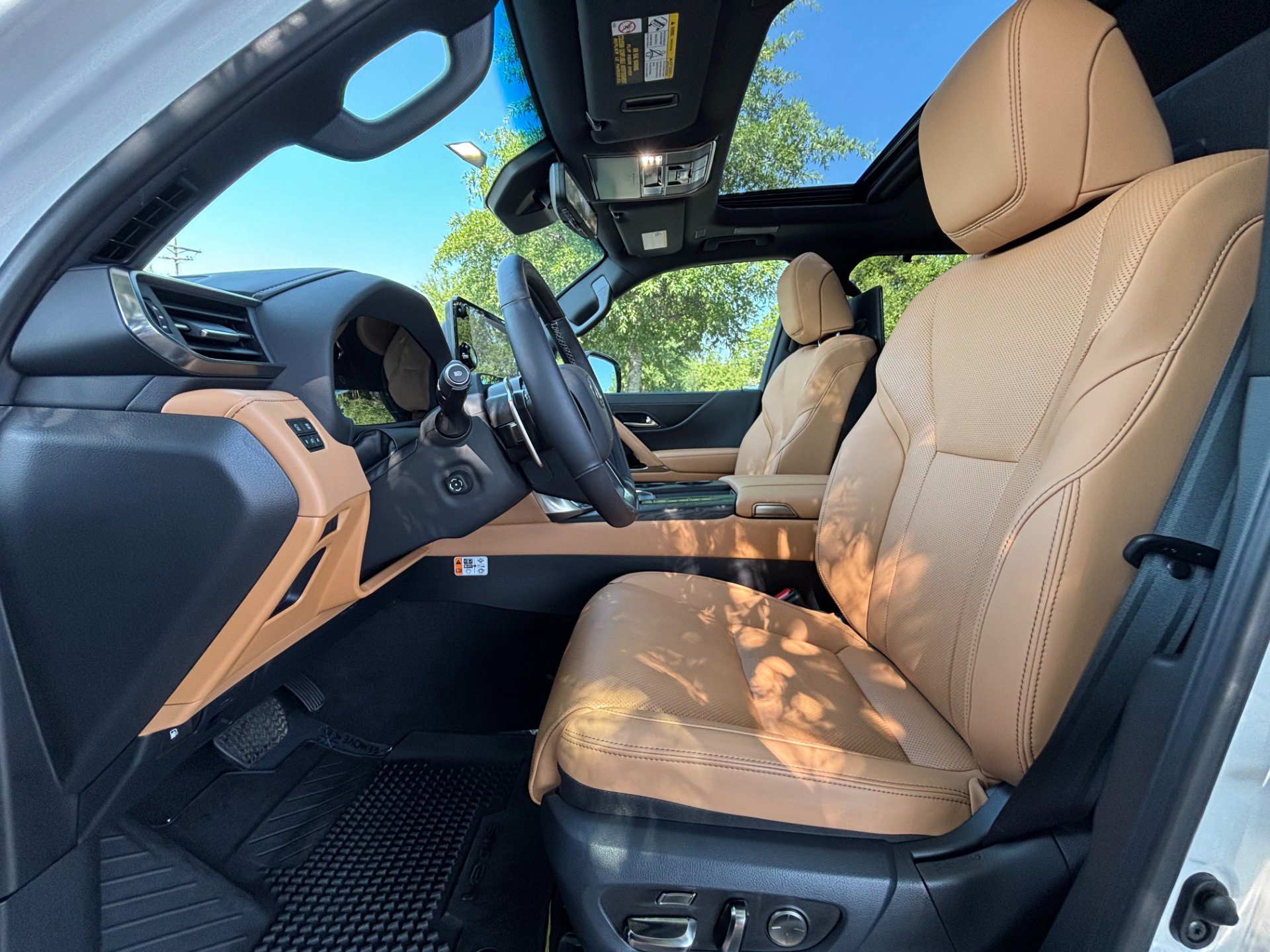 Used 2025 Lexus LX 700h Luxury w/ Appearance Package AWD/4WD image 9