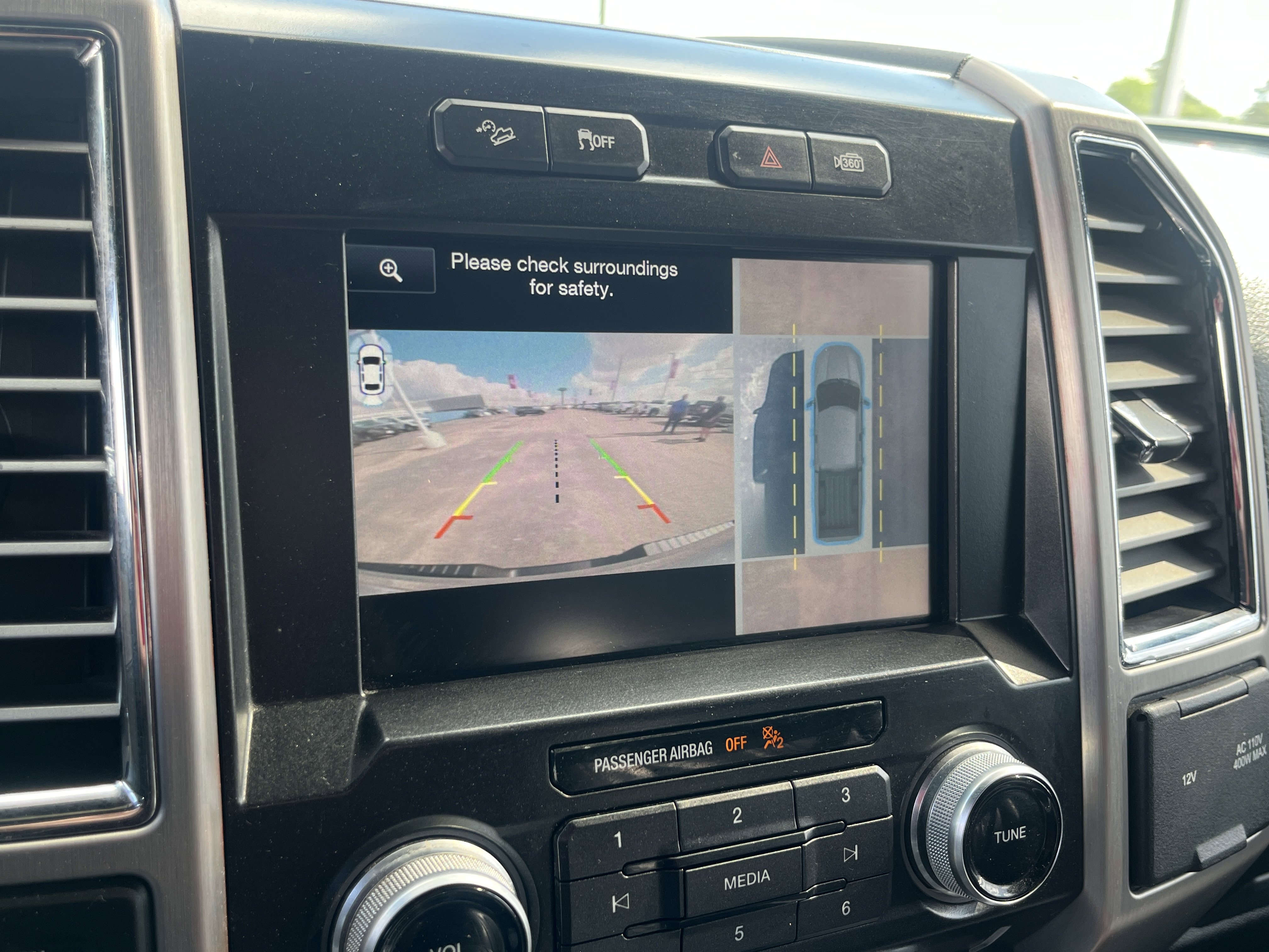 Used 2015 Ford F150 Platinum w/ Equipment Group 701A Luxury AWD/4WD image 25
