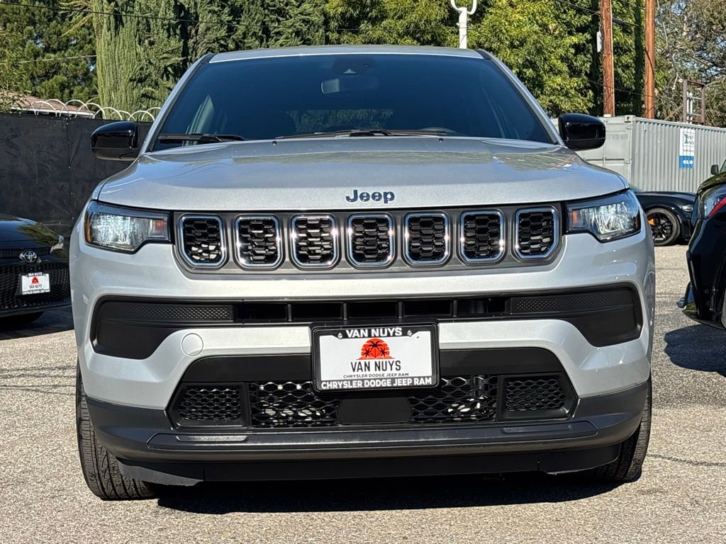 Used 2025 Jeep Compass Sport image 7