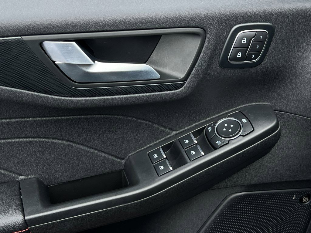 Used 2025 Ford Escape ST-Line Select w/ Tech Pack #2 image 15