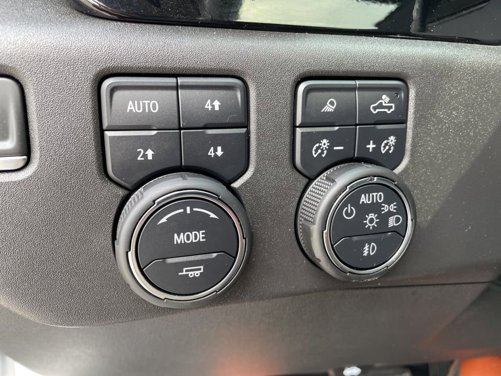 Used 2023 Chevrolet Silverado 1500 High Country w/ High Country Premium Package AWD/4WD image 18