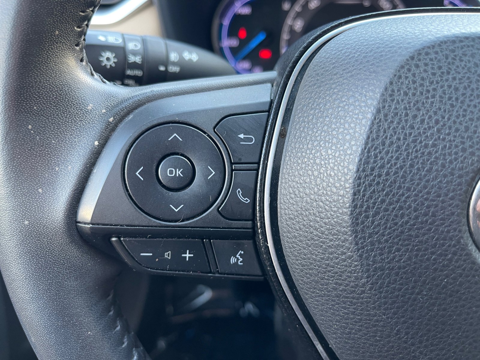 Used 2021 Toyota RAV4 Limited image 16