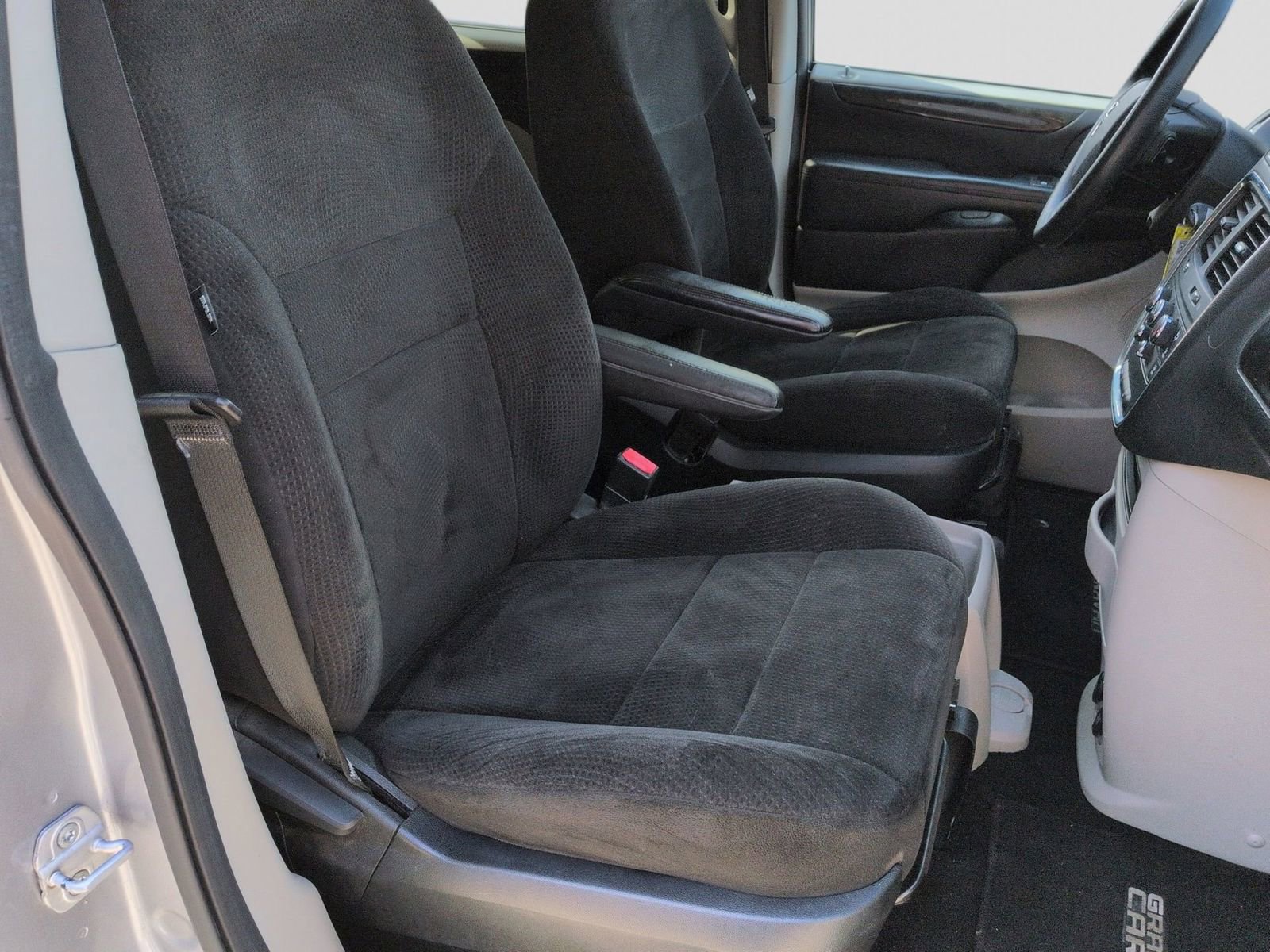 Used 2013 Dodge Grand Caravan SE image 27