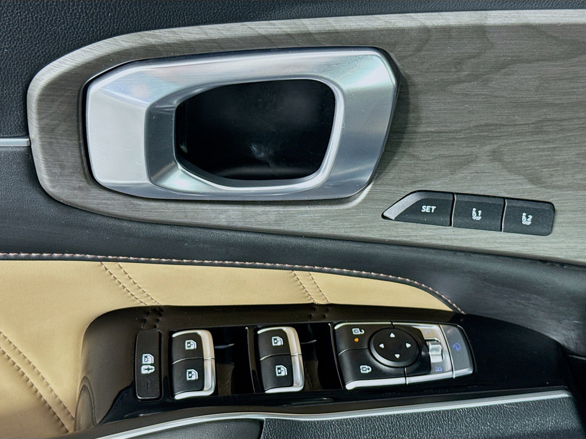 Used 2024 Kia Sorento SX Prestige w/ Olive Brown Leather Package image 23