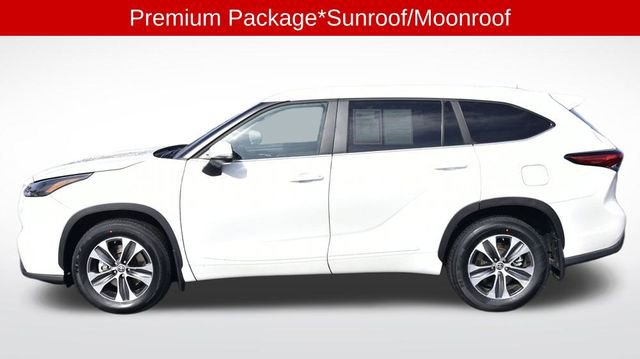 Used 2023 Toyota Highlander XLE image 2