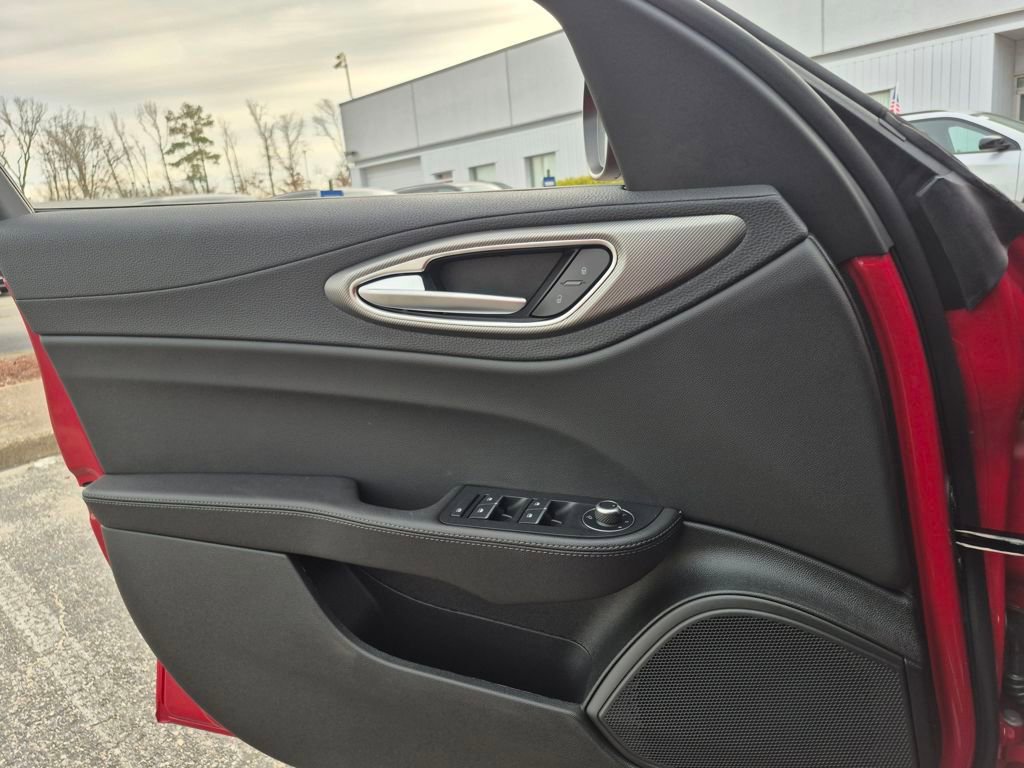 New 2025 Alfa Romeo Giulia w/ Driving Assist Package image 14