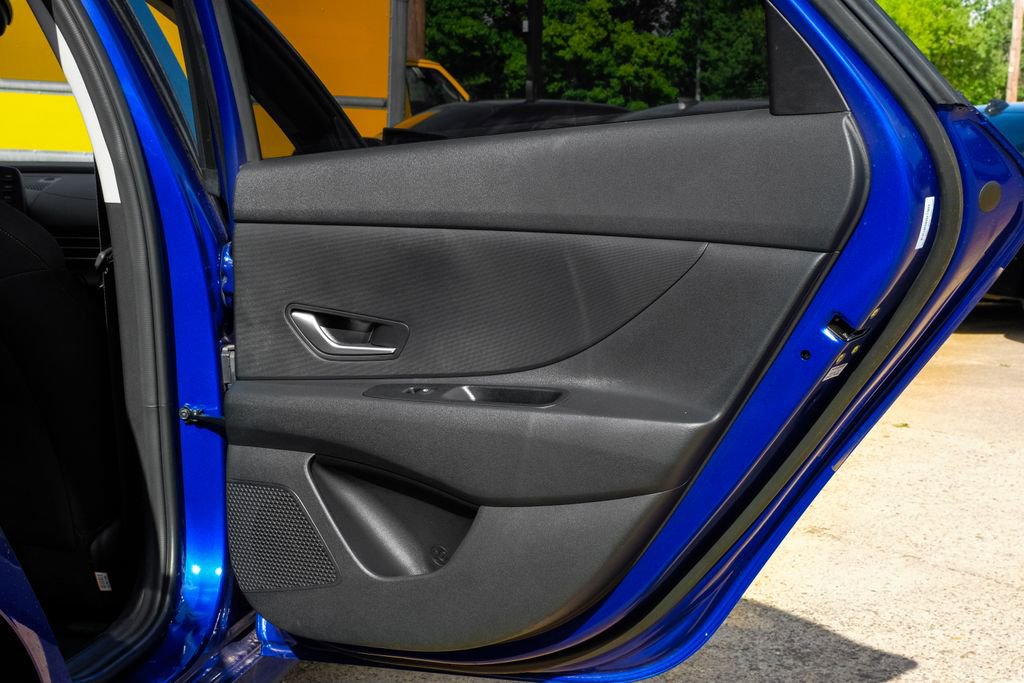 Used 2025 Hyundai Elantra SE image 45