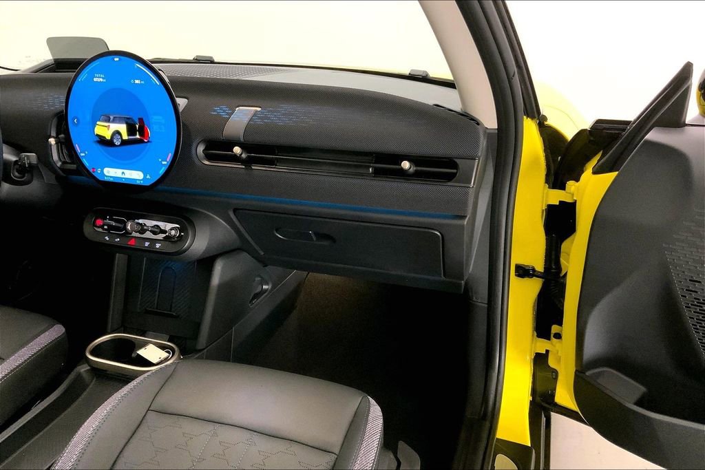 Certified 2025 MINI Cooper S image 23