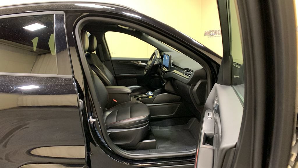 Used 2024 Ford Escape ST-Line w/ Tech Pack #1 AWD/4WD image 12