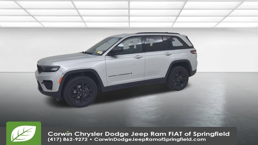Used 2024 Jeep Grand Cherokee Altitude image 6