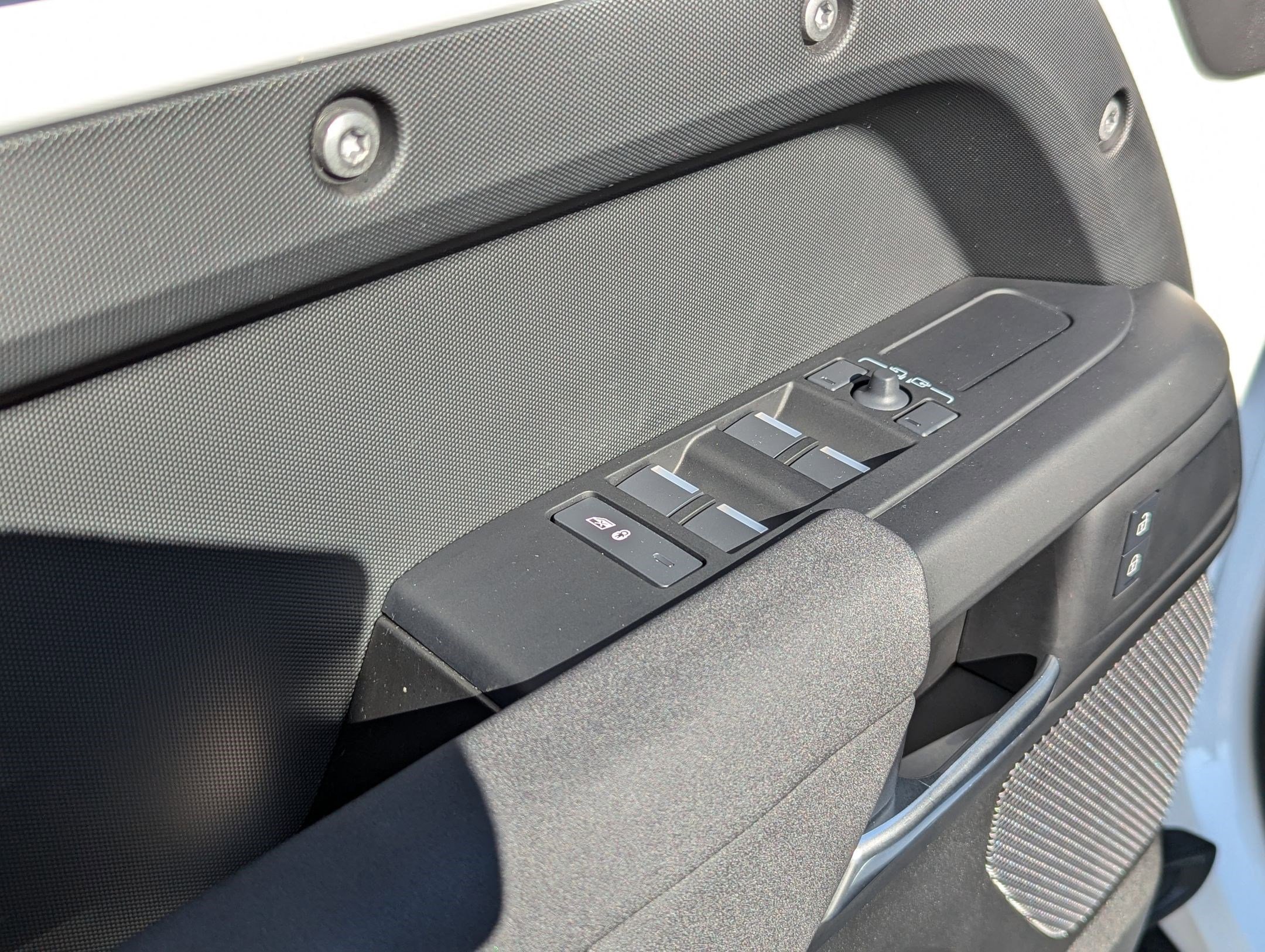 Used 2023 Land Rover Defender 110 image 34