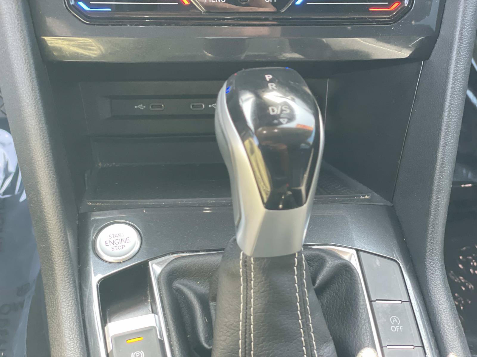 Certified 2023 Volkswagen Tiguan SE FWD image 17