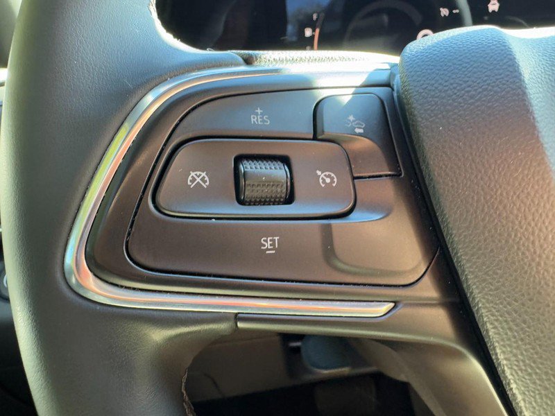 Used 2024 Buick Envista Sport Touring w/ Convenience II Package image 17