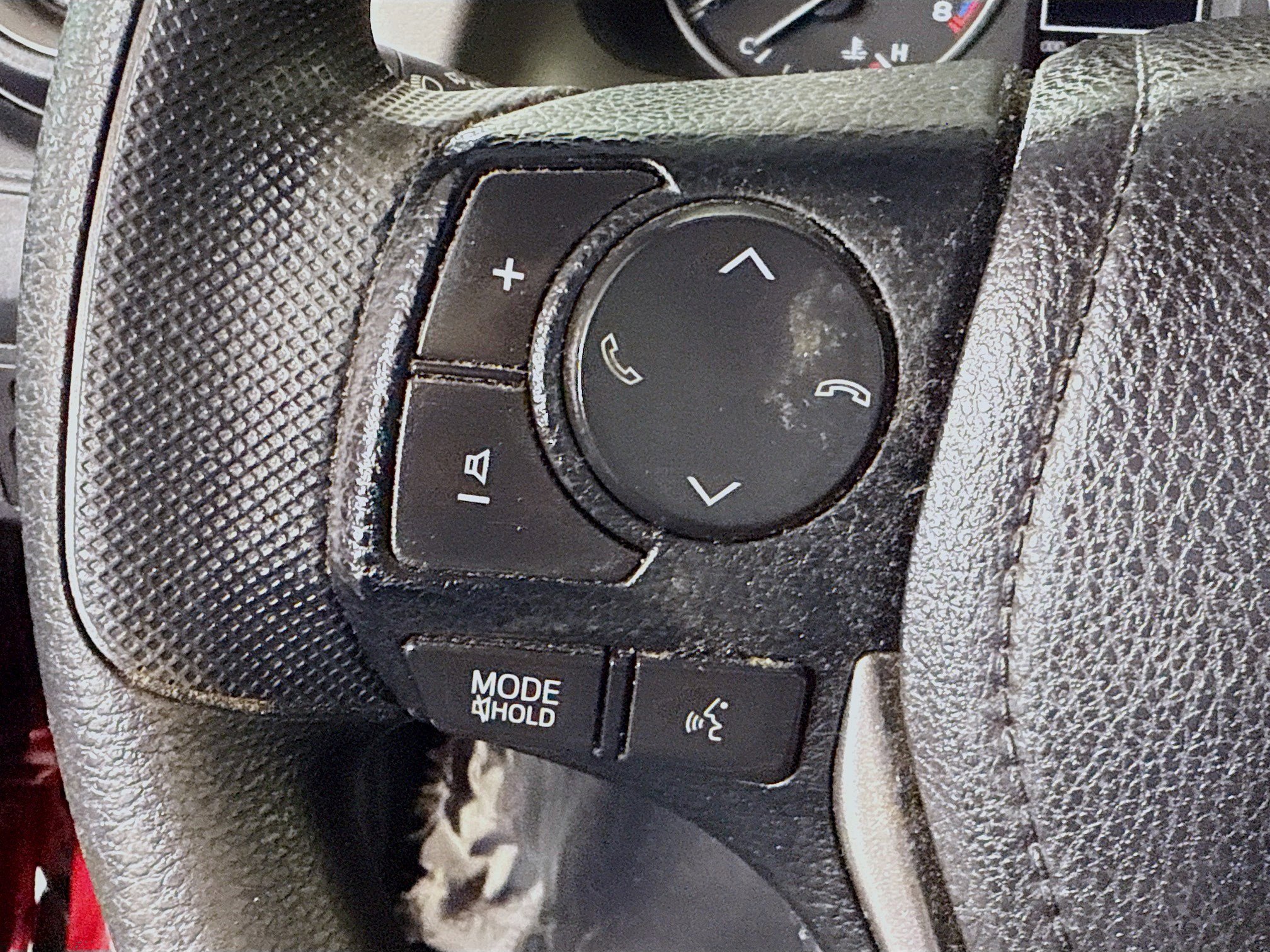 Used 2018 Toyota RAV4 LE image 14