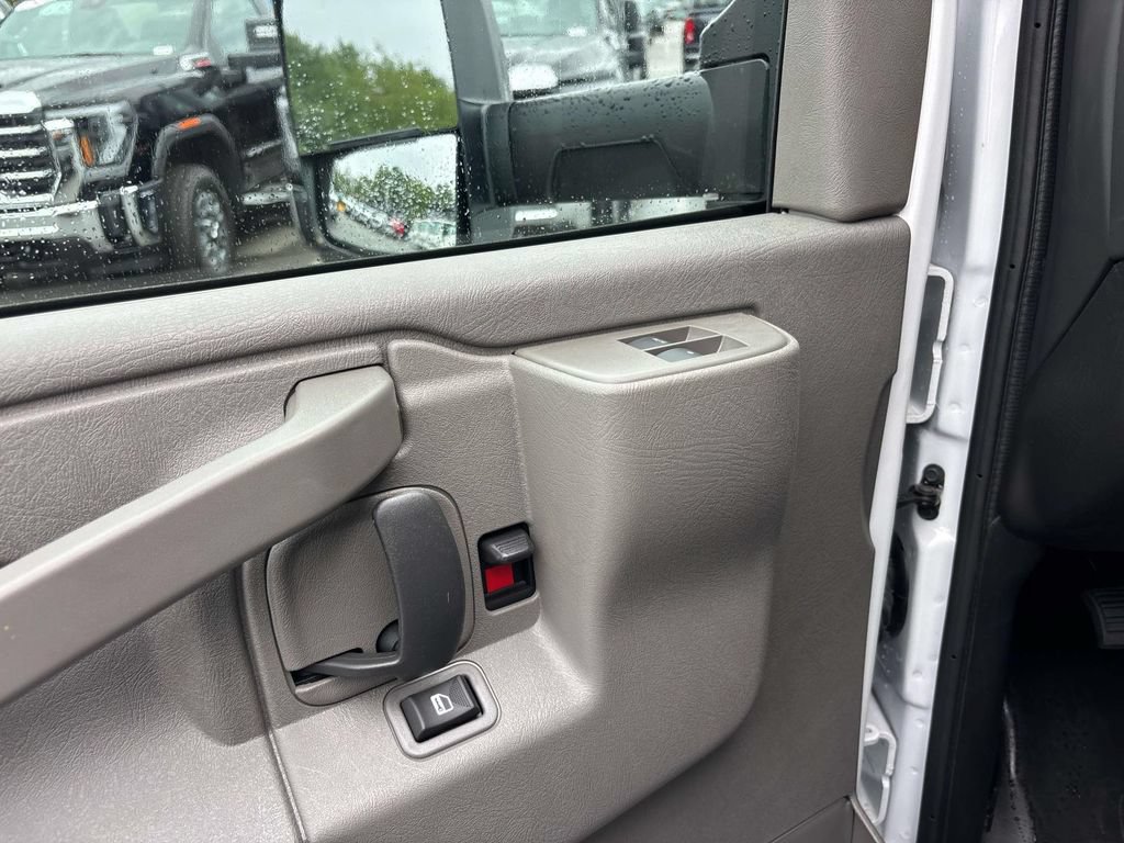 New 2026 GMC Savana 3500 w/ Power Convenience Package RWD image 6