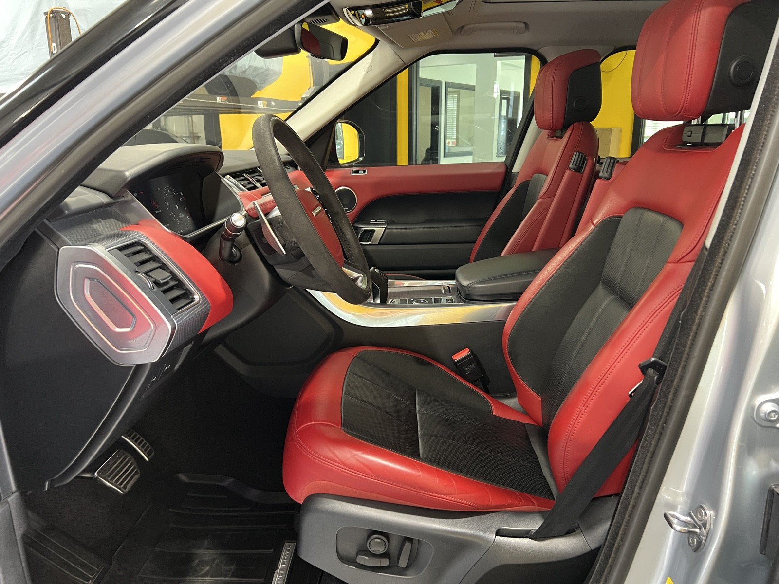 Used 2021 Land Rover Range Rover Sport HST AWD/4WD image 15