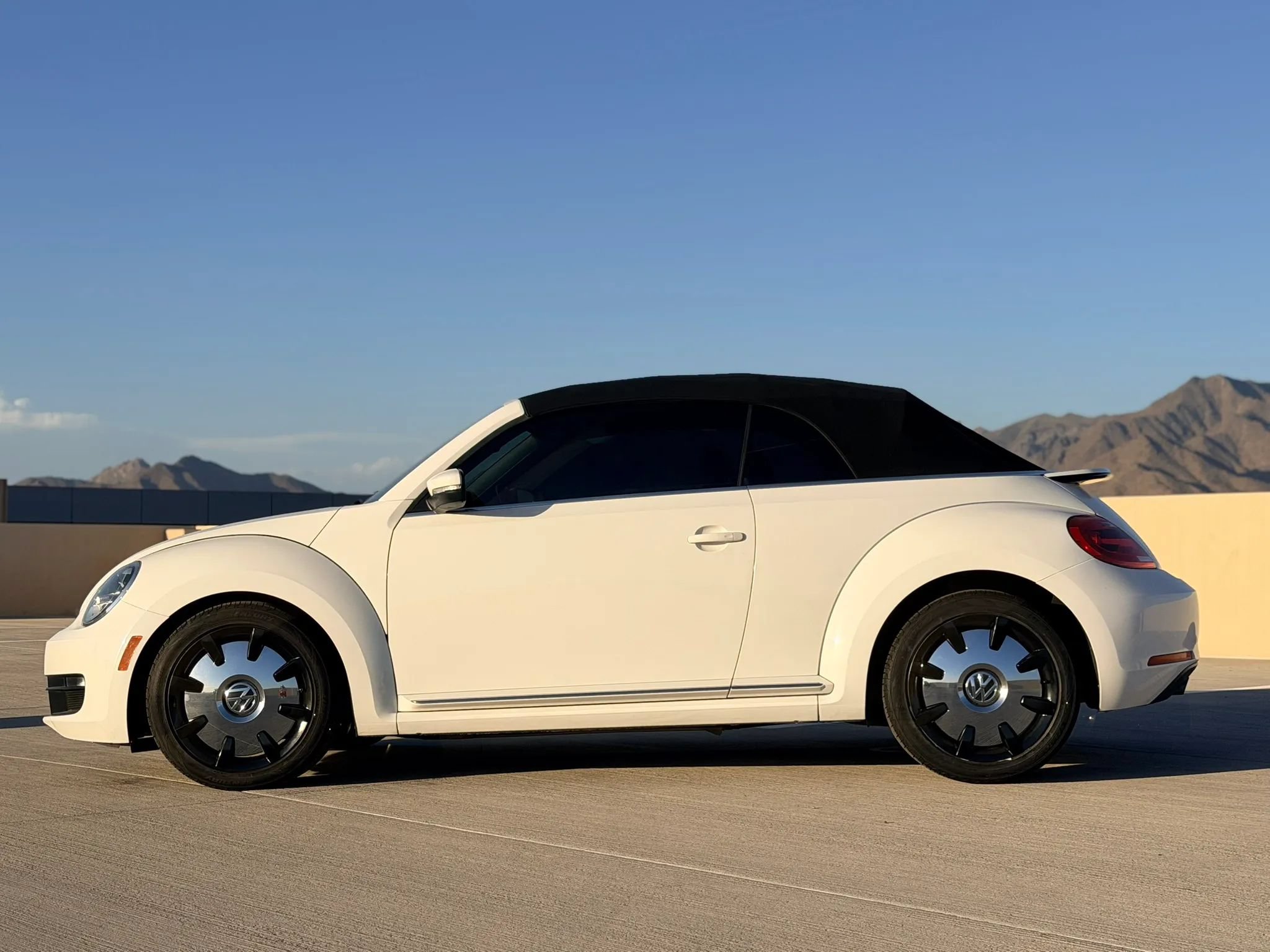 Used 2013 Volkswagen Beetle 2.5 FWD image 3