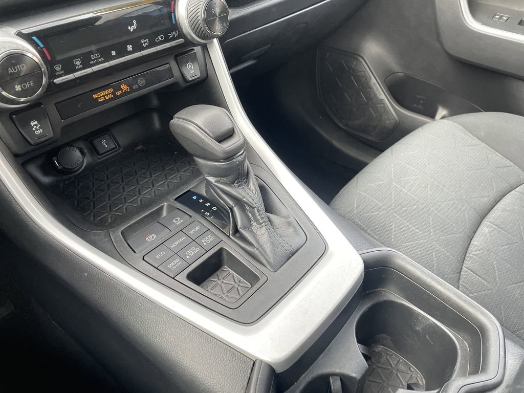 Used 2021 Toyota RAV4 XLE w/ Carpet Mat Package (TMS) image 20