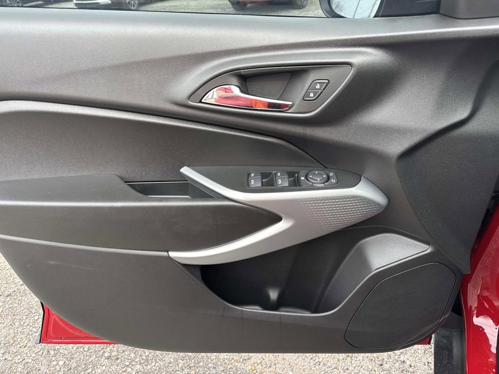 New 2026 Chevrolet Trax RS w/ Sunroof Package FWD image 19