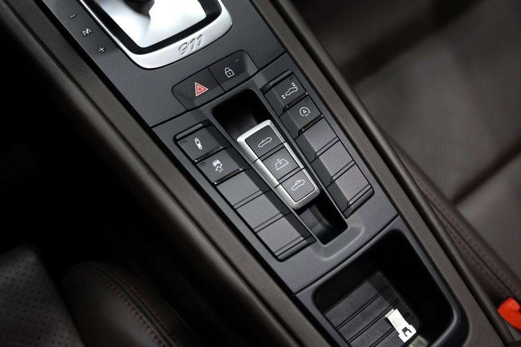 Used 2019 Porsche 911 Turbo image 39