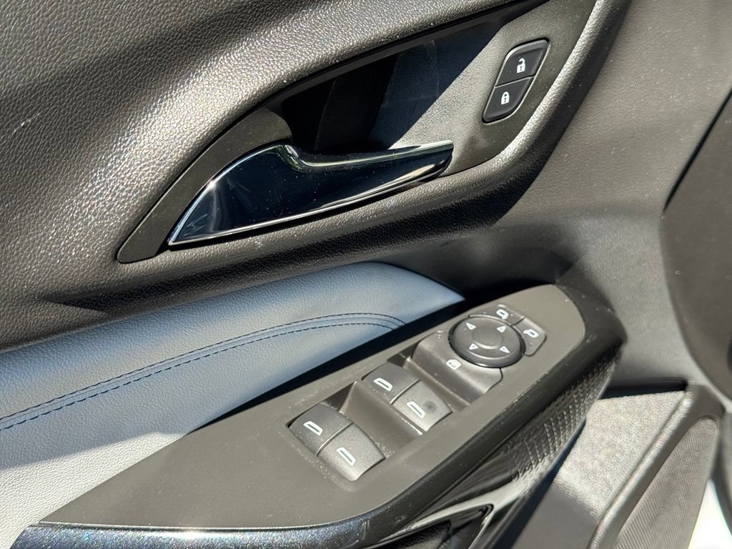 Used 2025 Chevrolet Trax LT FWD image 8